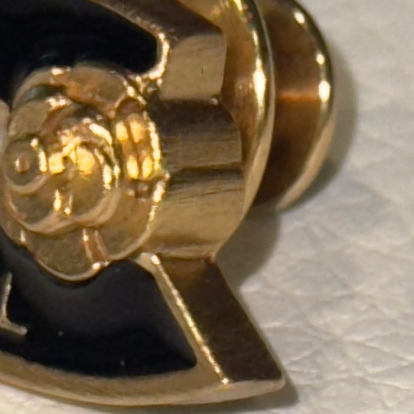 Vintage CHANEL 02A Hat Pearl Black Enamel & Gold Pin Brooch - Picture 5 of 10